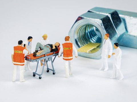 Accident Rescue Miniature Medic  - marcofedermann / Pixabay